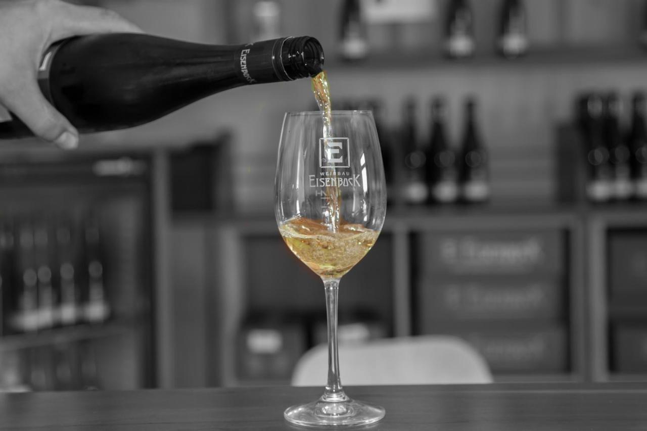 Strass  Ferienwohnung Am Weingut Eisenbock מראה חיצוני תמונה